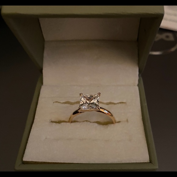 Engagement ring - Picture 4 of 11